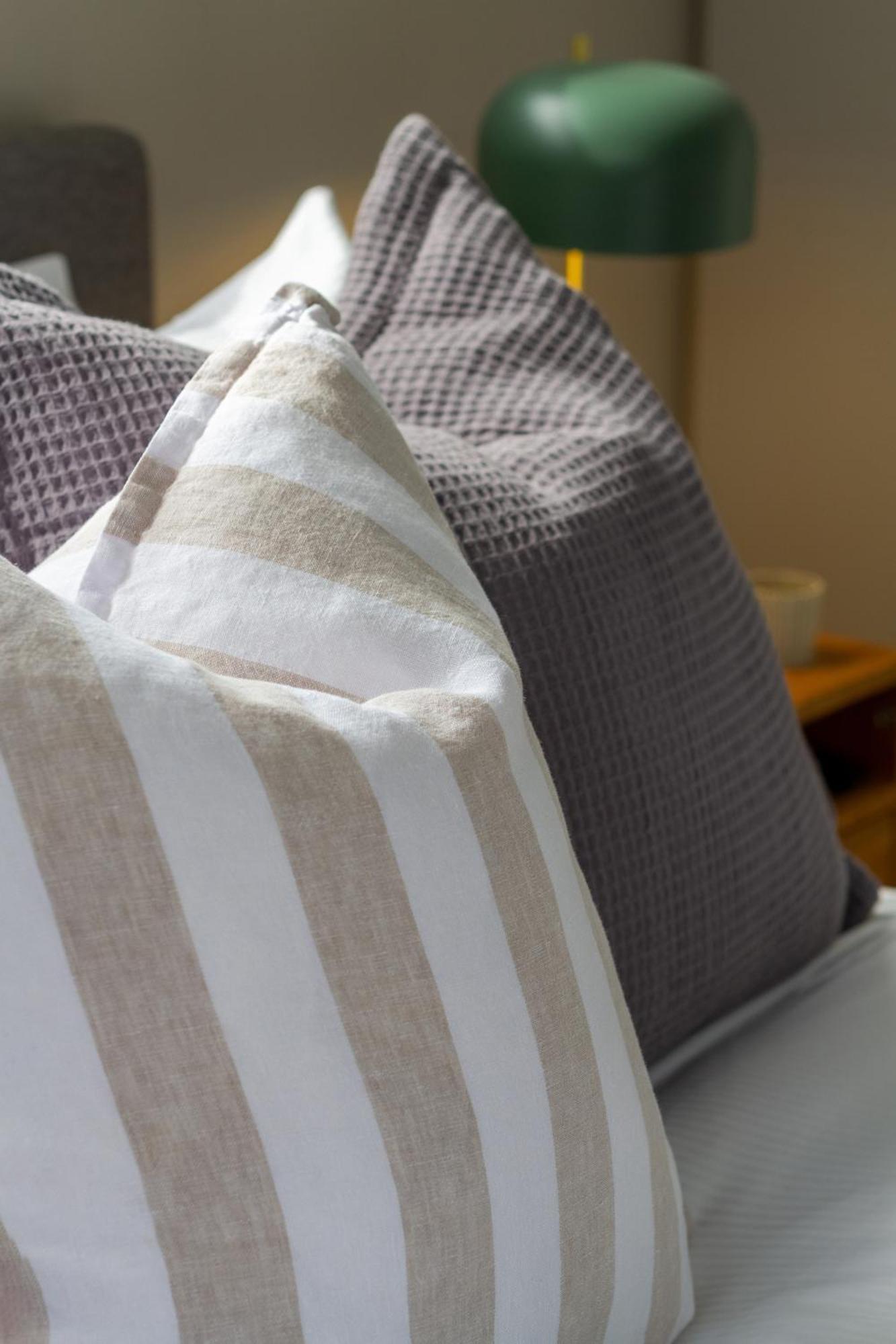 Latimer Square Luxe: 1Br W/ Sofa Bed クライストチャーチ エクステリア 写真